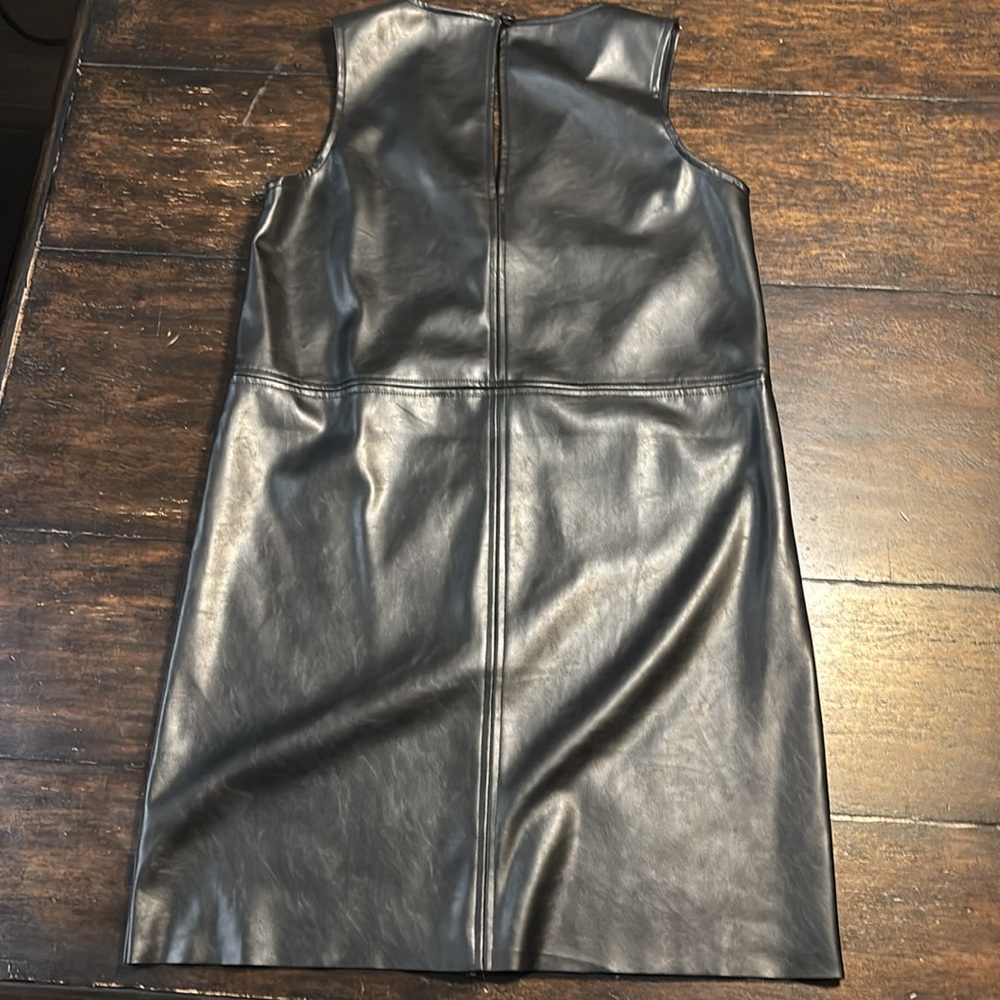 EVEREVE Black V-neck Faux Leather Dress - Size XS.  🖤🩶❤️ Like new! - Picture 7 of 12